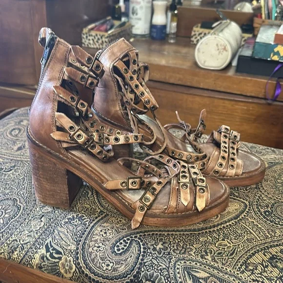 Vintage Laundry Company size 7m - Picture 2 of 3